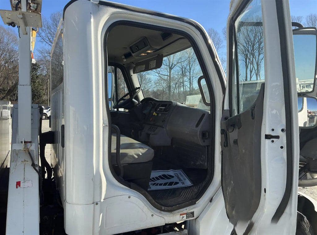 2019 Freightliner M2-106 image 6