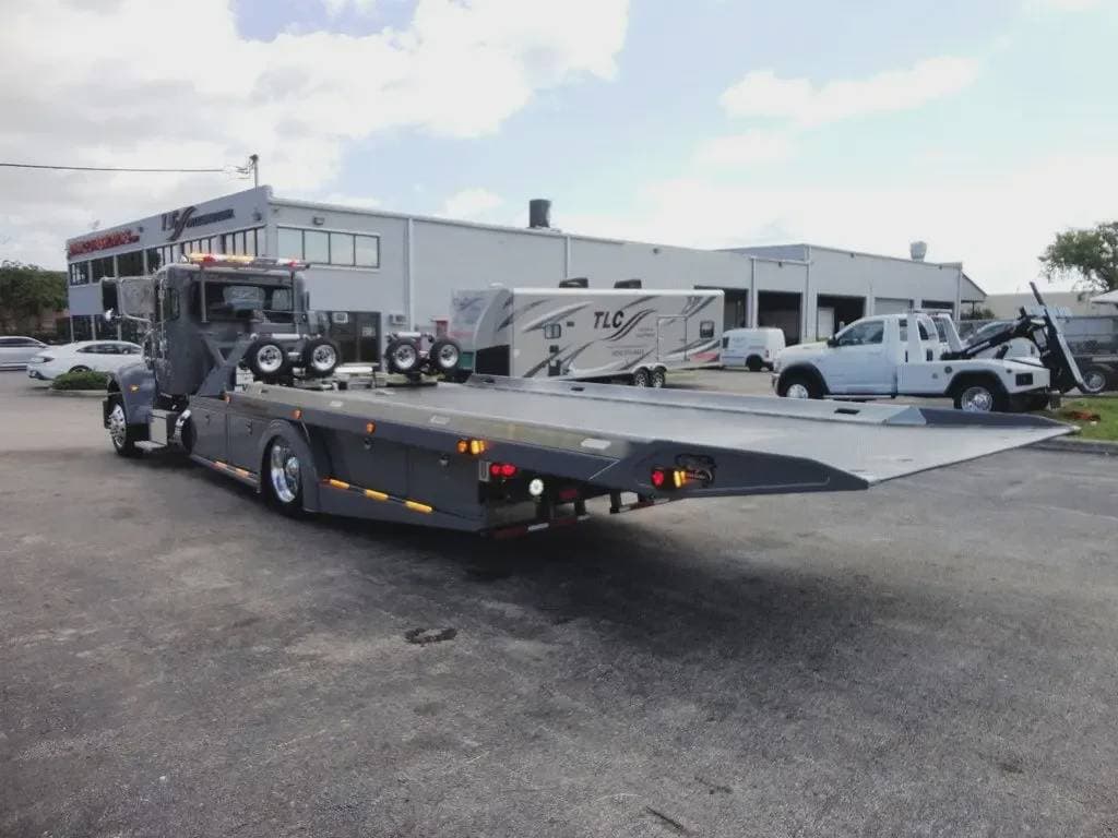 2022 Peterbilt 337 image 5