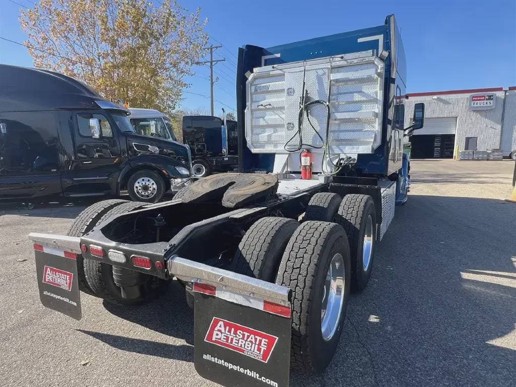 2022 Peterbilt 579 image 3