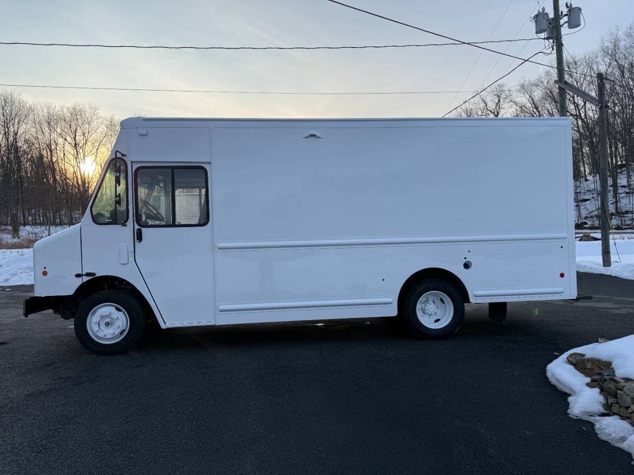 2020 Freightliner MT45 image 2