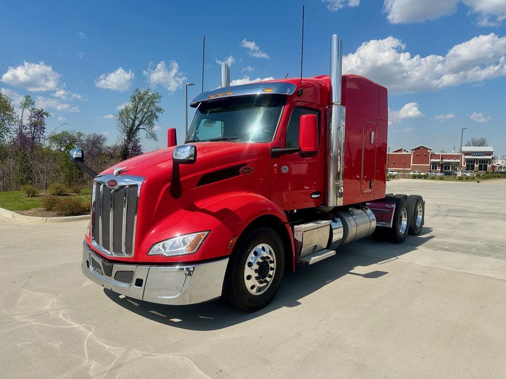 Used 2023 PETERBILT 579 image 8