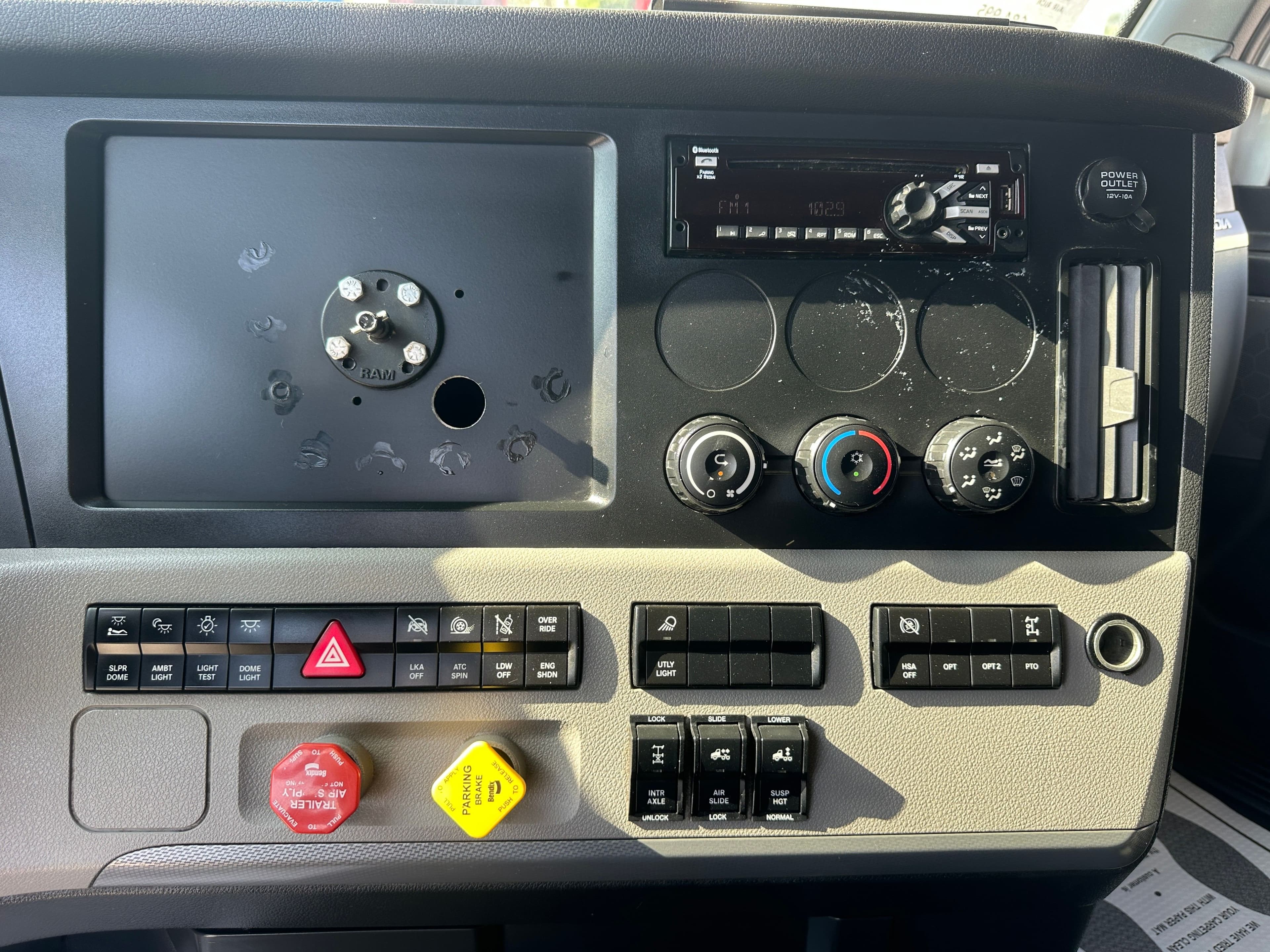 2021 Freightliner Cascadia 126 image 21