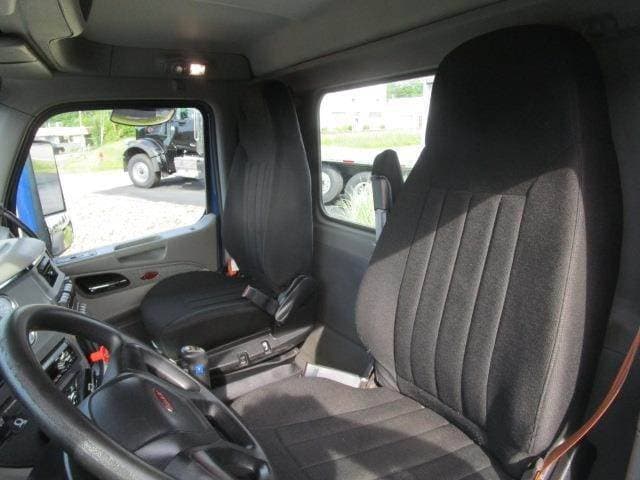 2020 Peterbilt 567 image 7