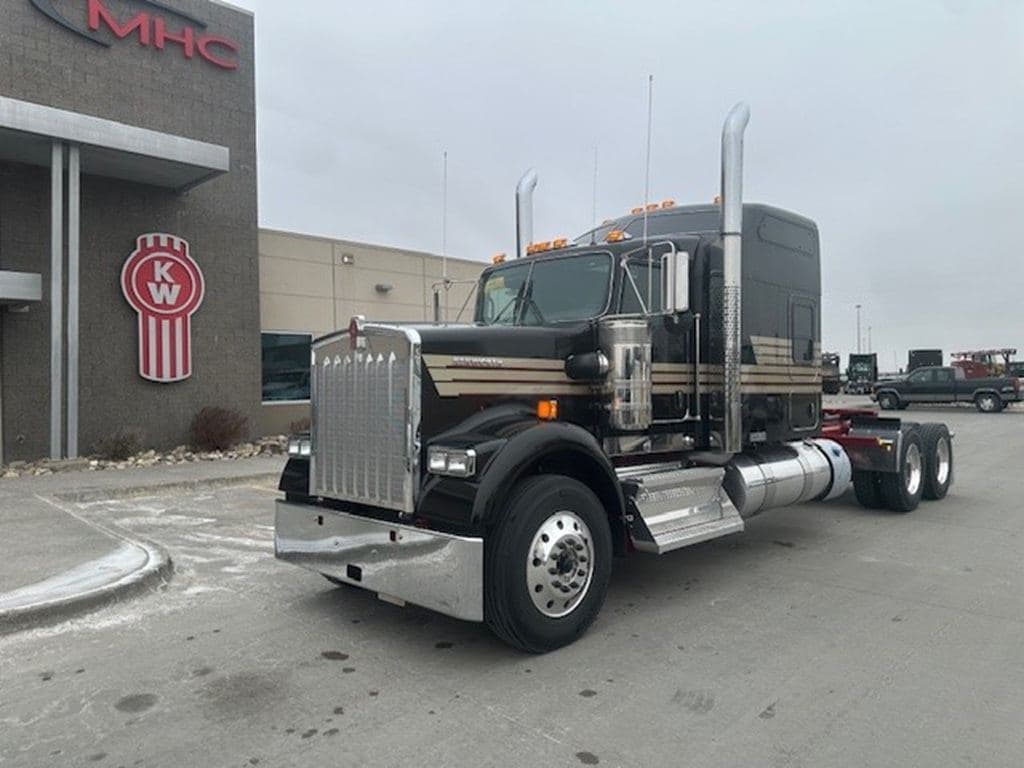 New 2026 KENWORTH W900 image 2