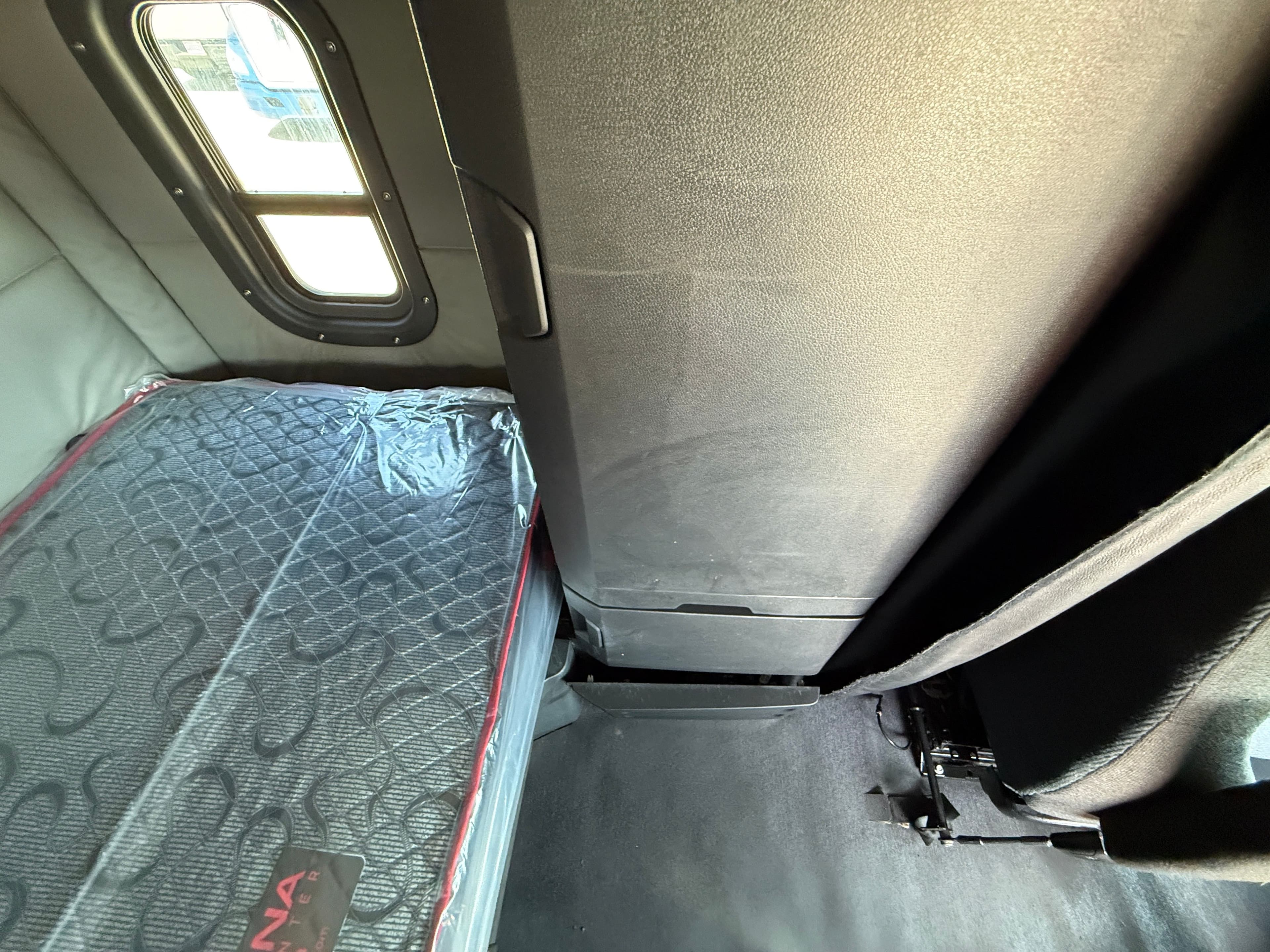 2021 Freightliner Cascadia 126 image 25