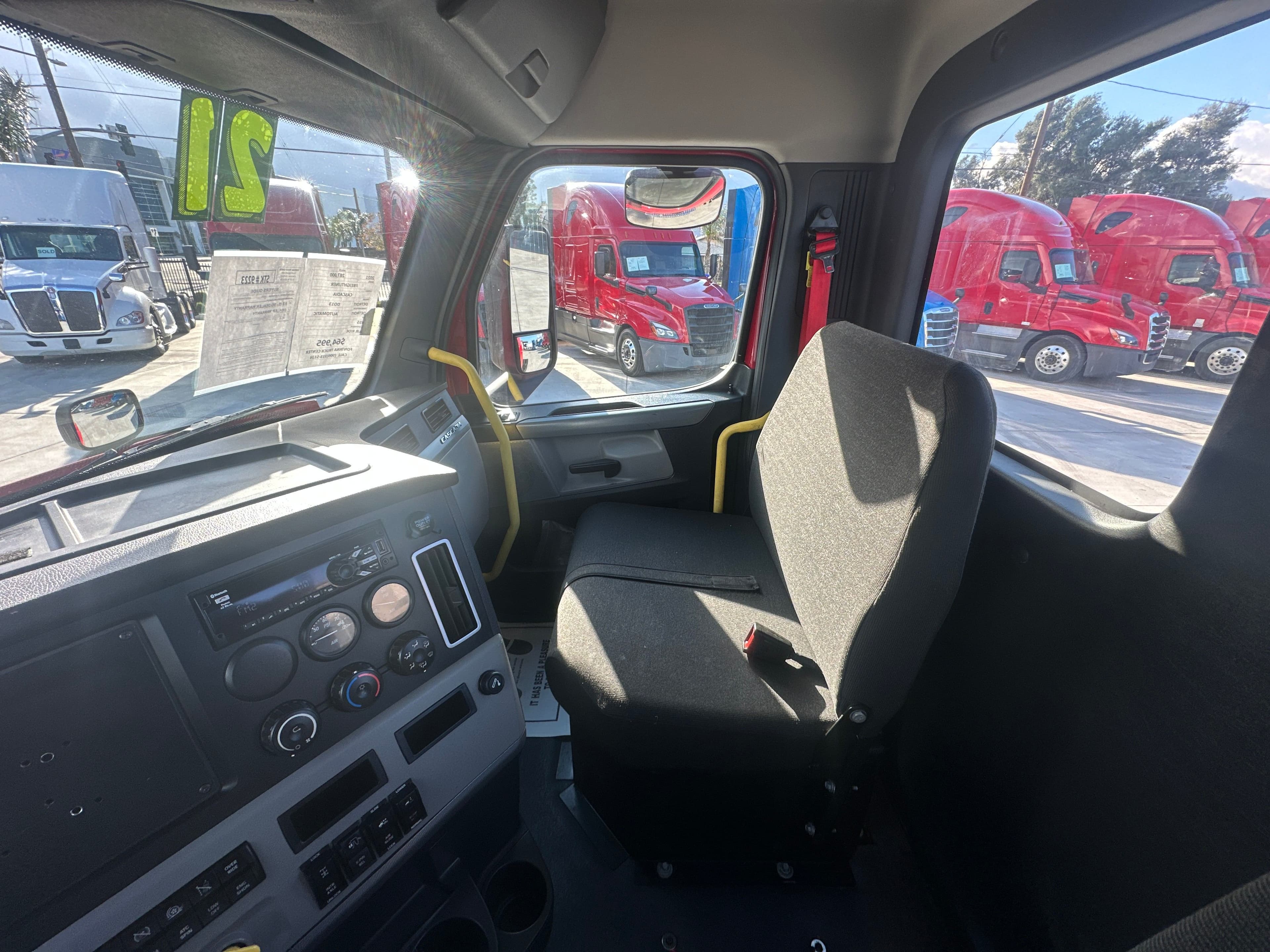 2021 Freightliner Cascadia 116 image 18