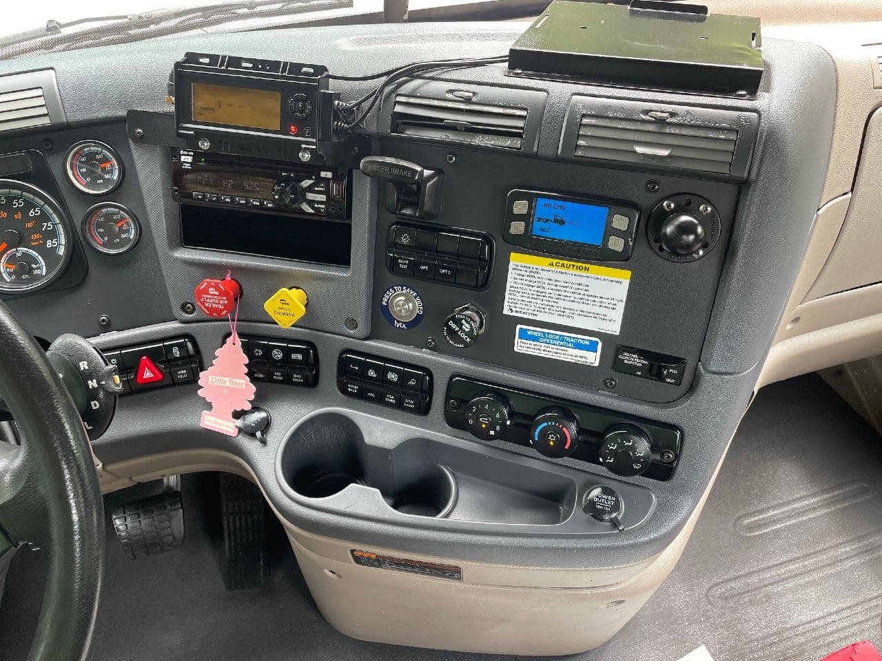 2018 Freightliner Cascadia 125 image 23