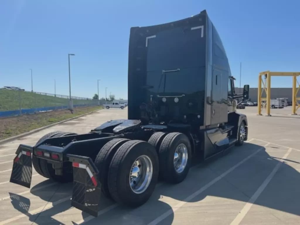 2022 Kenworth T680 image 3