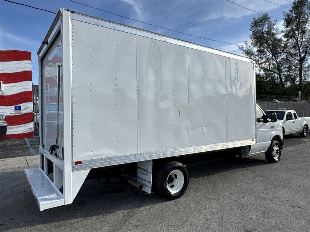 2023 Ford E-Series Cutaway image 13
