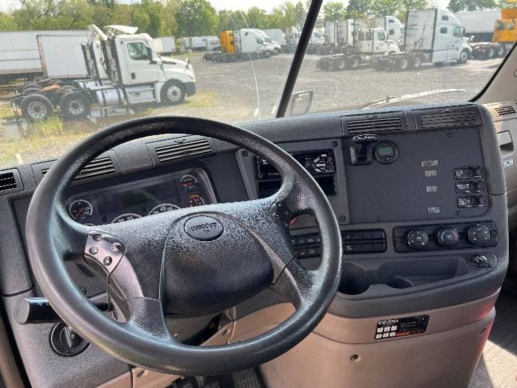 2018 Freightliner Cascadia image 6