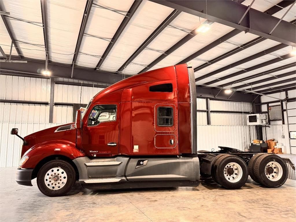 2020 Kenworth T680 image 2