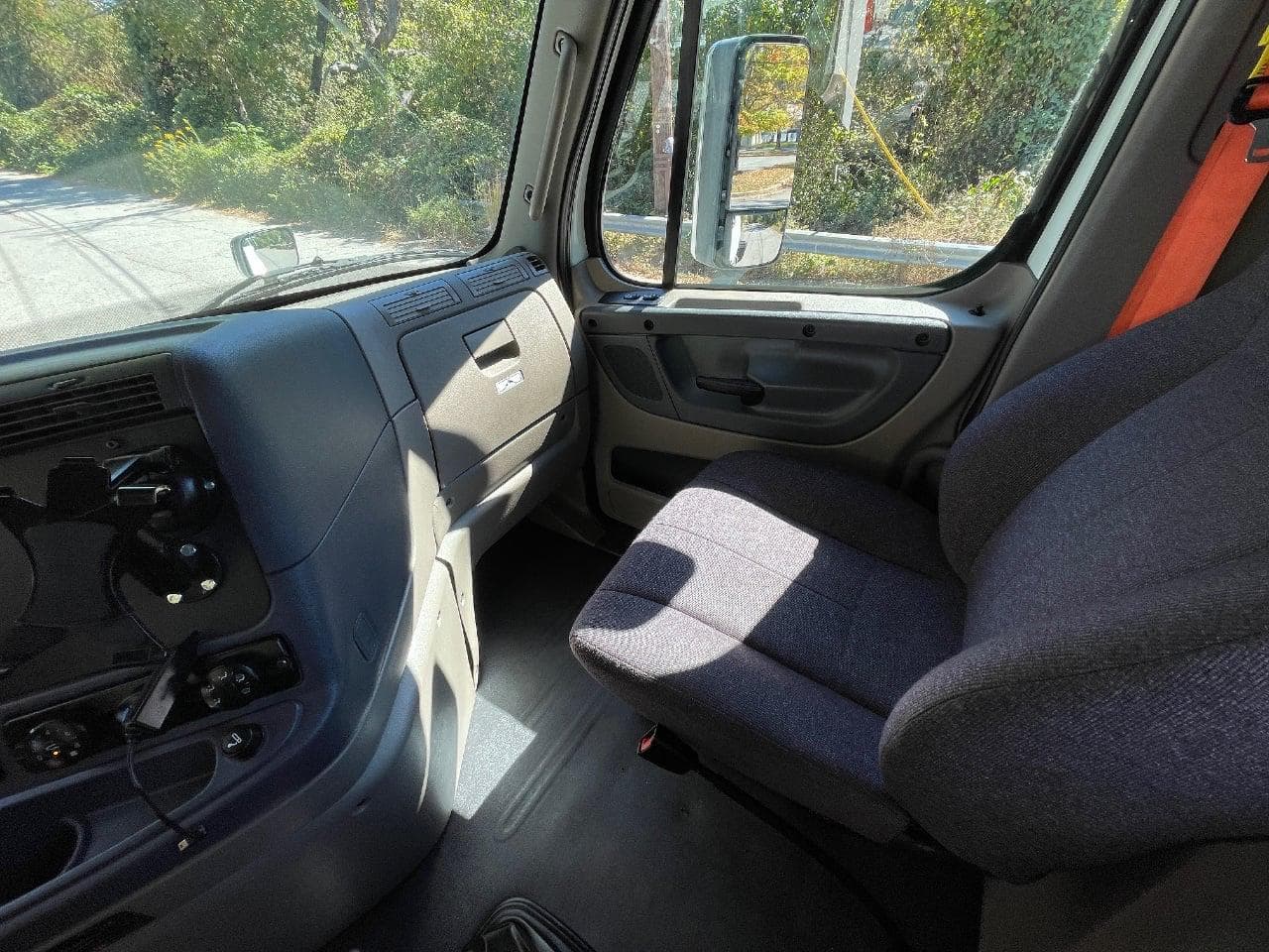2019 Freightliner Cascadia 125 image 25