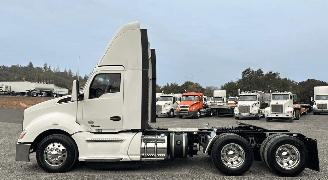 2020 Kenworth T680 image 7