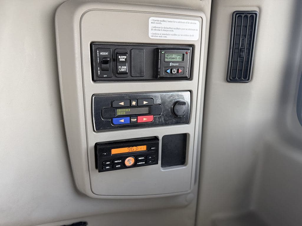 Used 2021 INTERNATIONAL LT625 image 26
