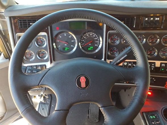 2026 Kenworth W900 image 16