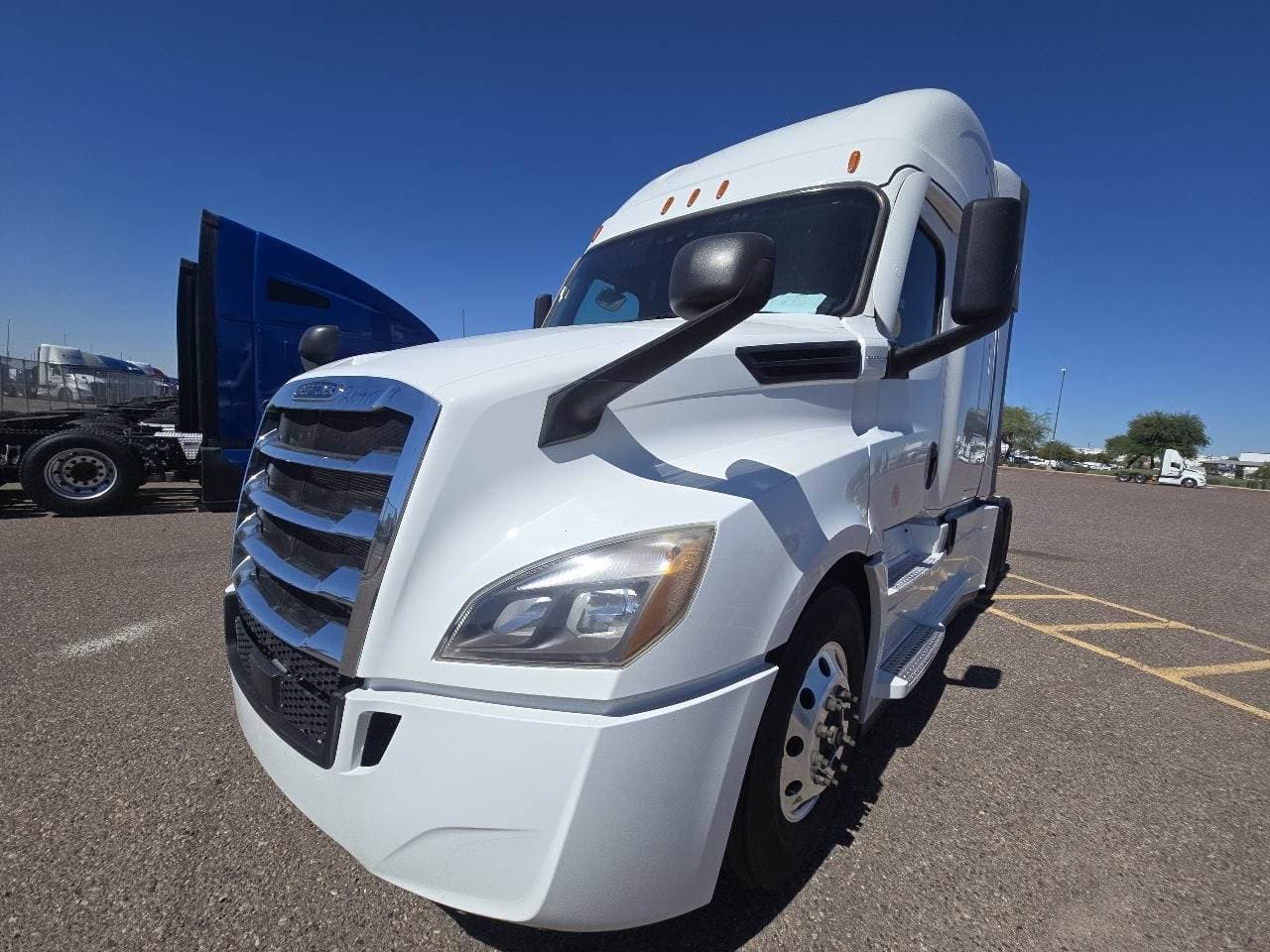 2021 Freightliner Cascadia 126 Sleeper Semi Truck - 72" Condo, Detroit 400HP, Automatic image 5