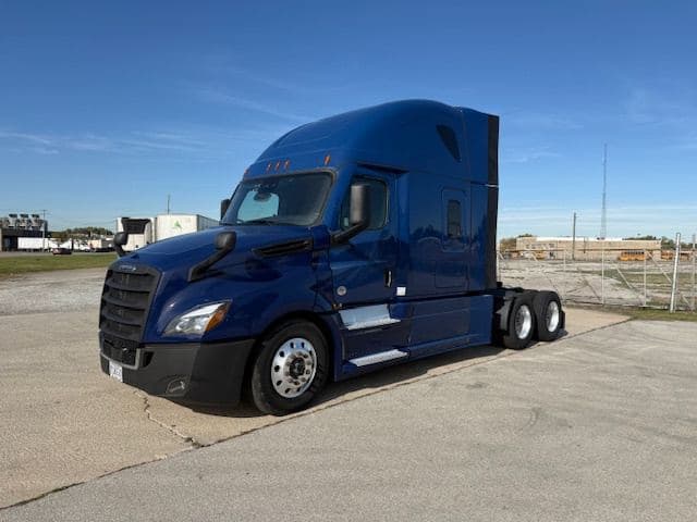 2023 Freightliner Cascadia image 1