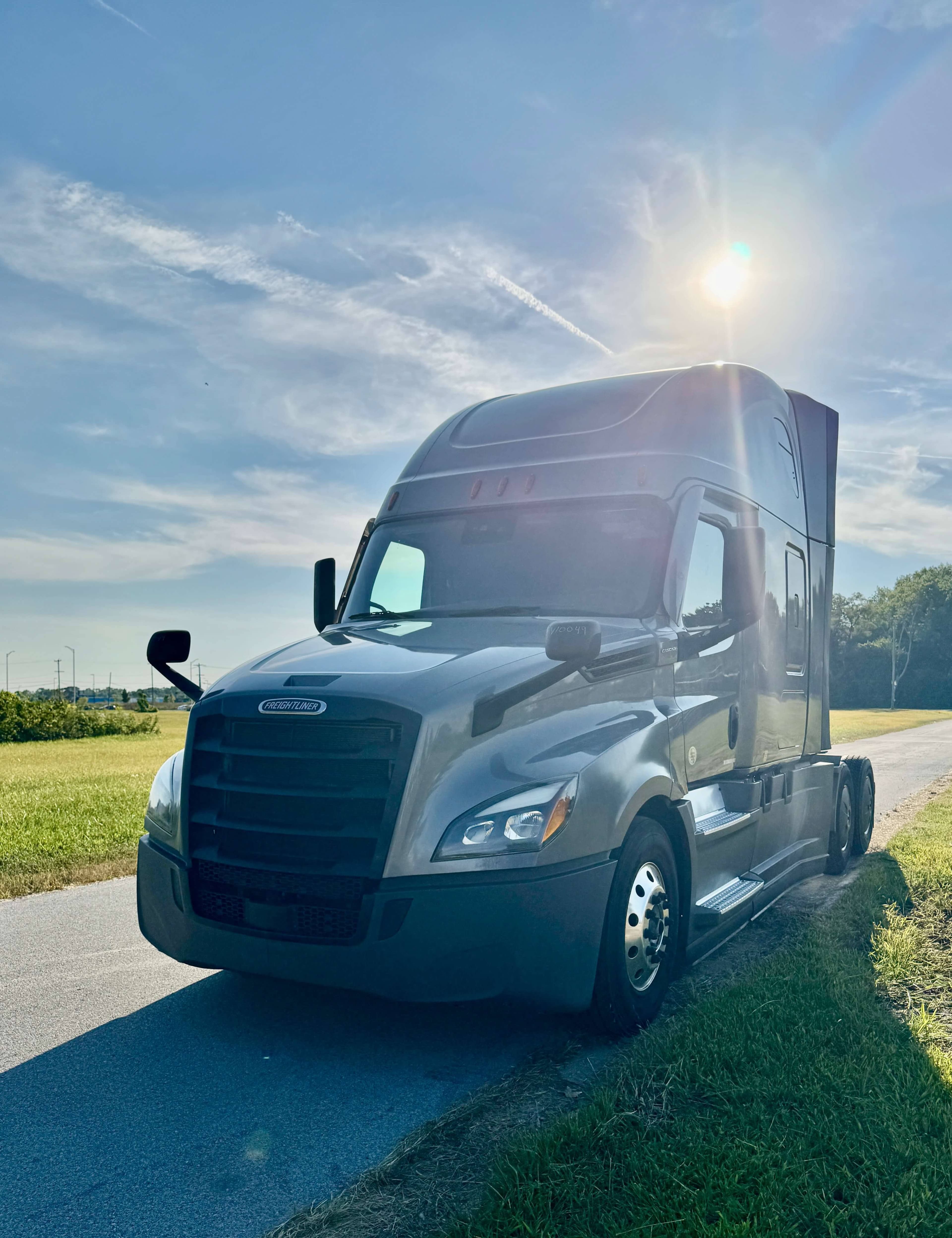 2021 Freightliner Cascadia 126 image 1