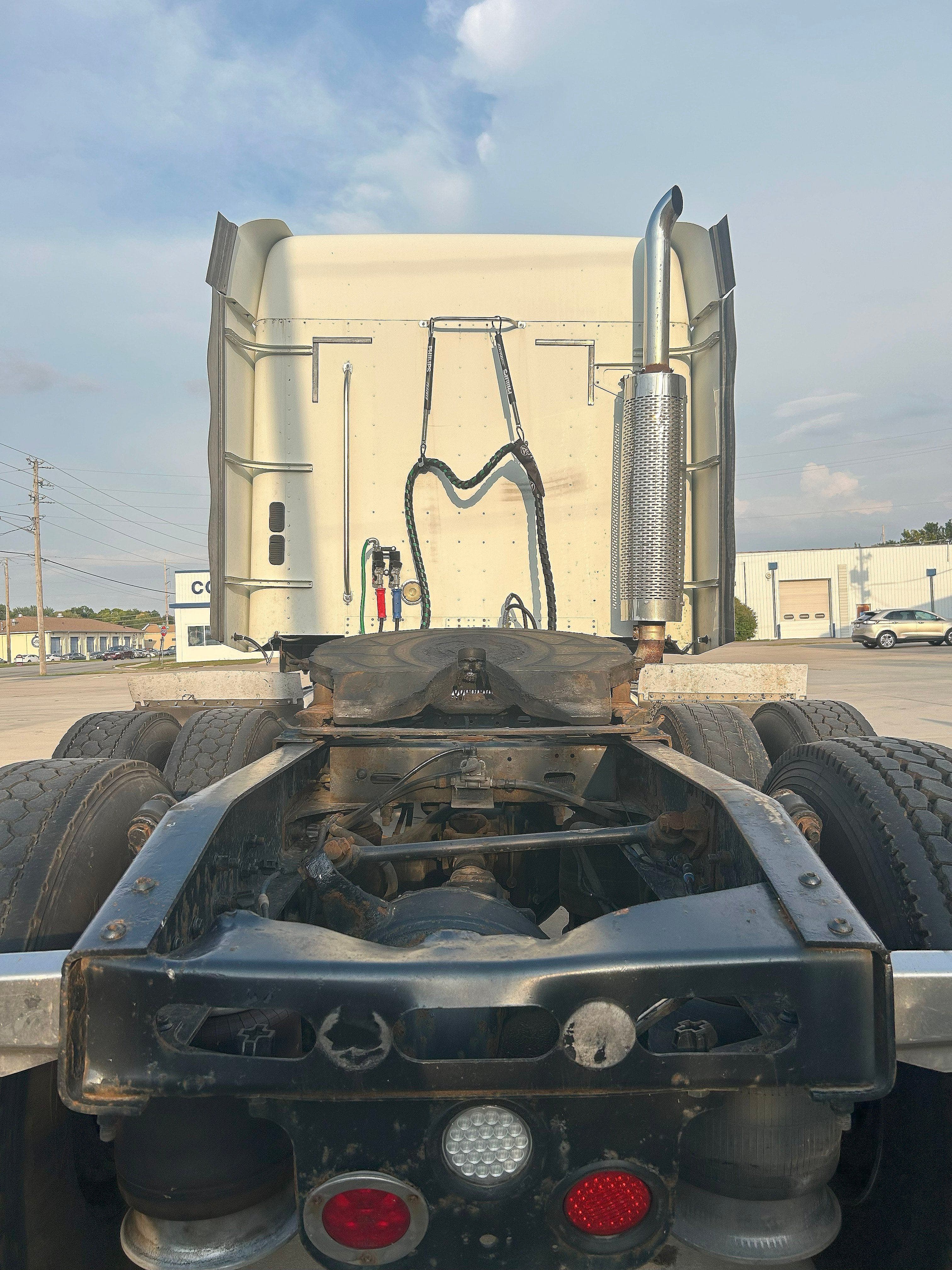 2006 Freightliner Columbia CL120 image 3