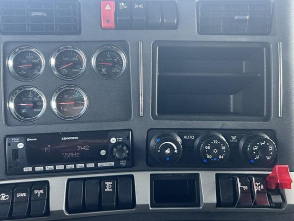 2023 Kenworth T880 image 14