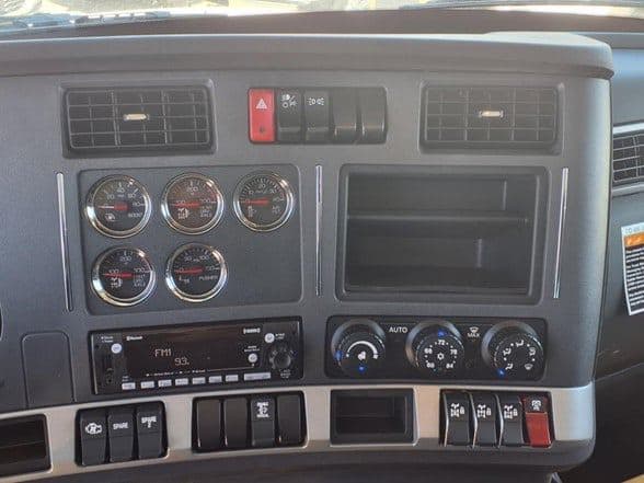 2026 Kenworth T880 image 18