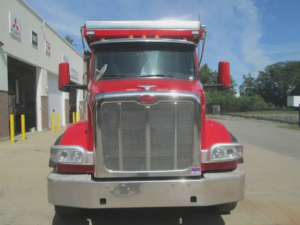 2022 Peterbilt 567 image 2