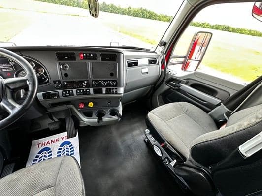 2021 Kenworth T680 image 12