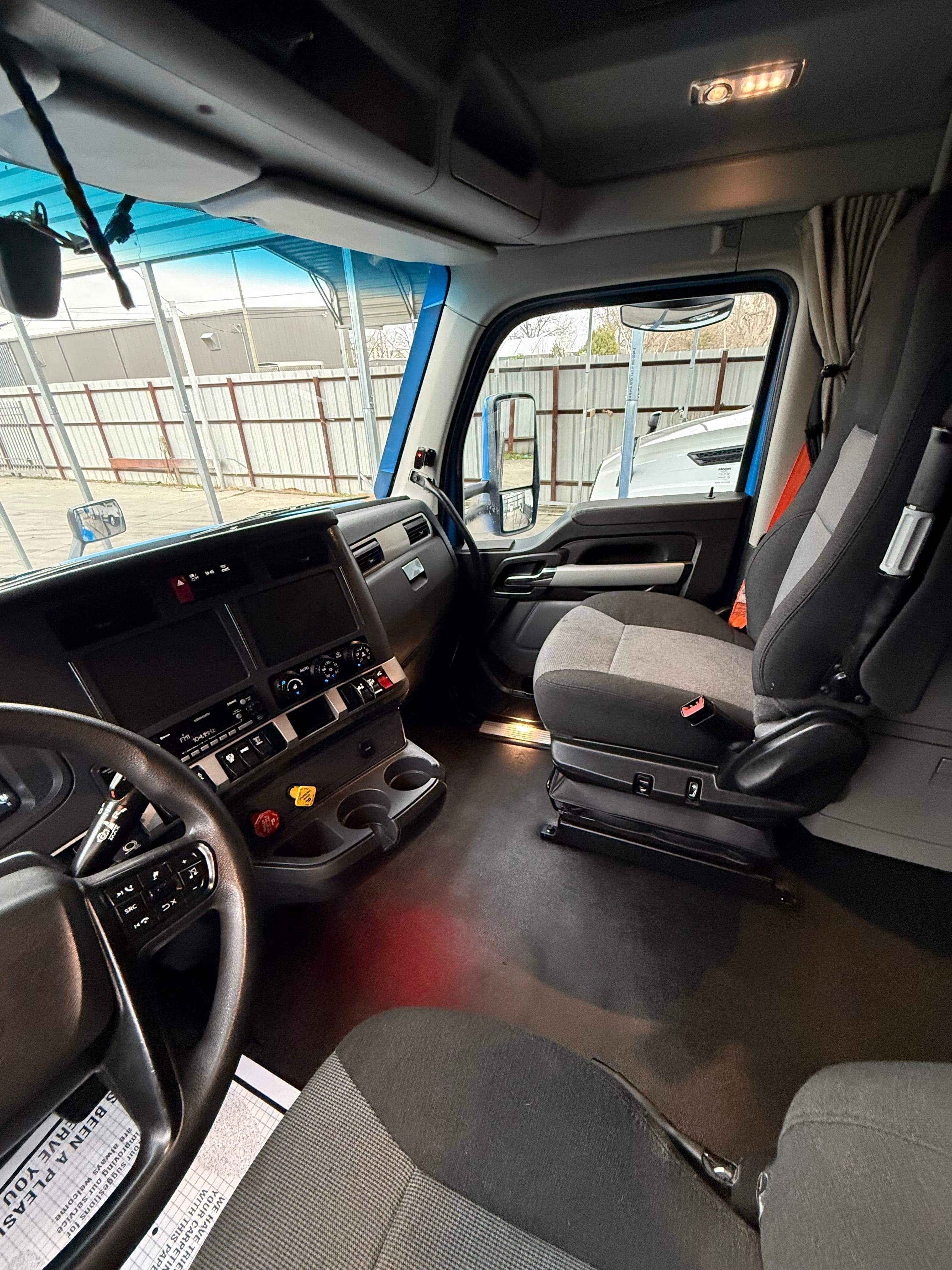 2023 Kenworth T680 image 6