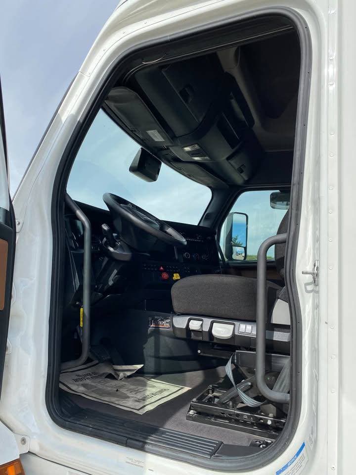 2024 Freightliner Cascadia image 11