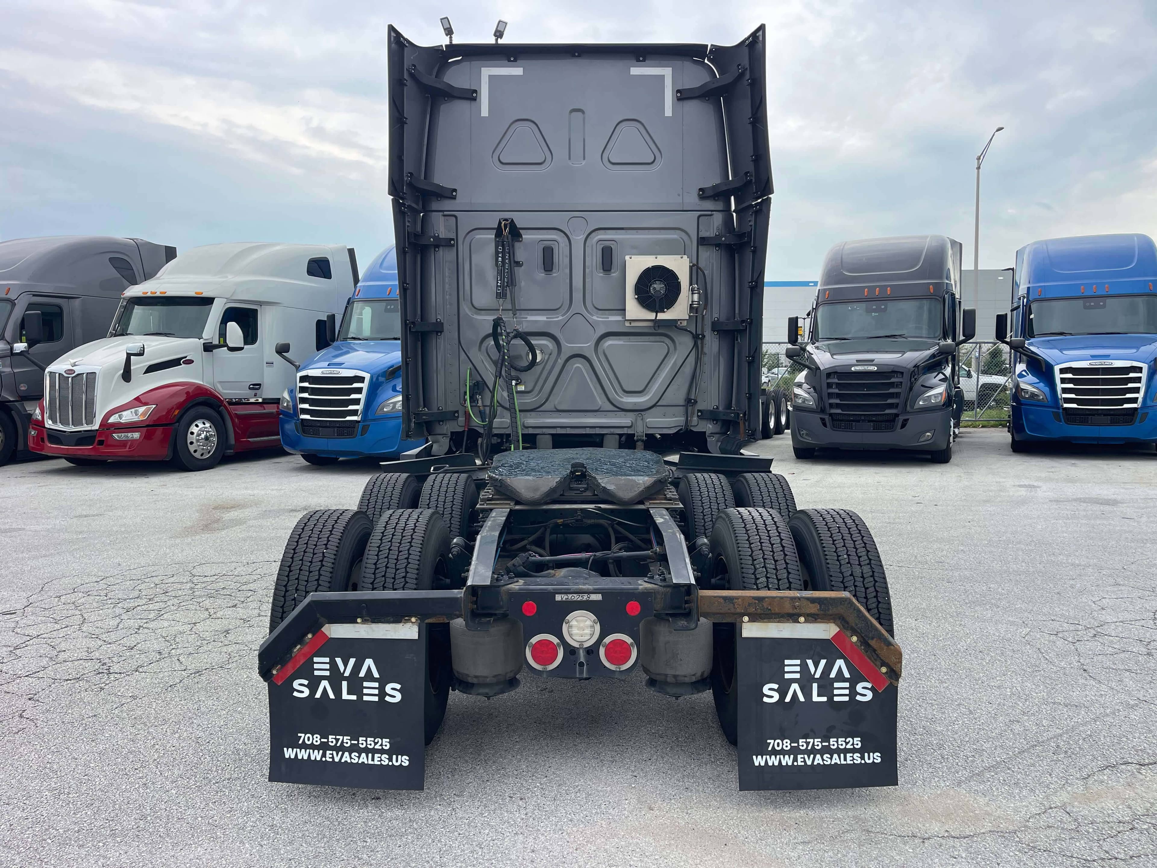 2022 Freightliner Cascadia 126 image 8