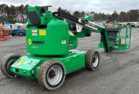 2013 JLG E450A image 1