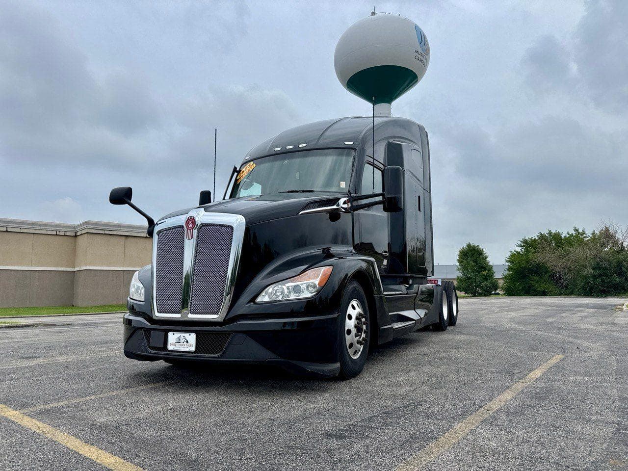 2023 Kenworth T680 image 1
