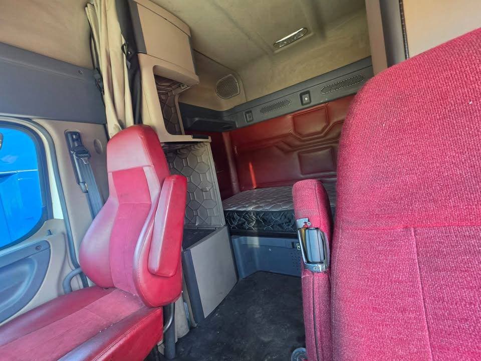 2014 Freightliner Cascadia 125 Evolution image 9