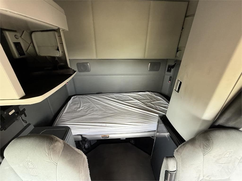 2019 Kenworth T680 image 7