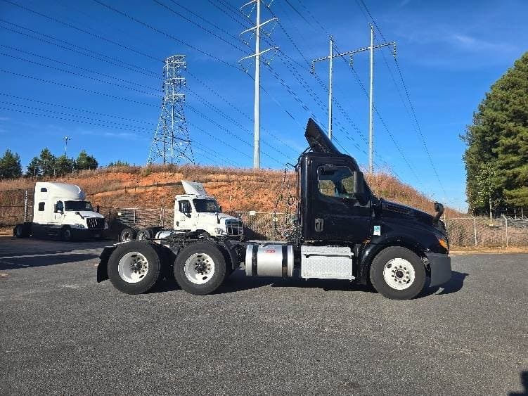 2019 Freightliner Cascadia 126 Day Cab Truck - 450HP, 12 Speed Automatic image 8