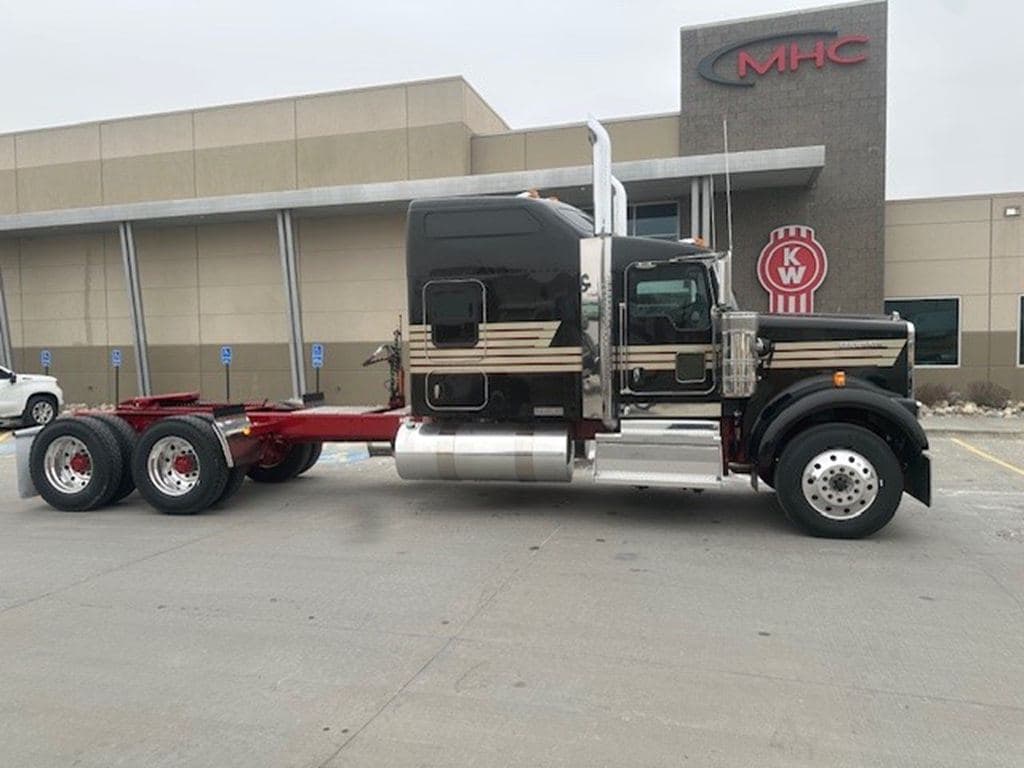 New 2026 KENWORTH W900 image 3