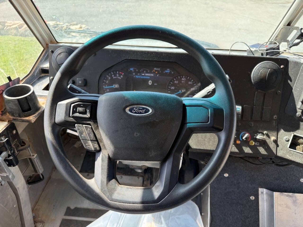 2020 Ford Stripped Chassis image 17