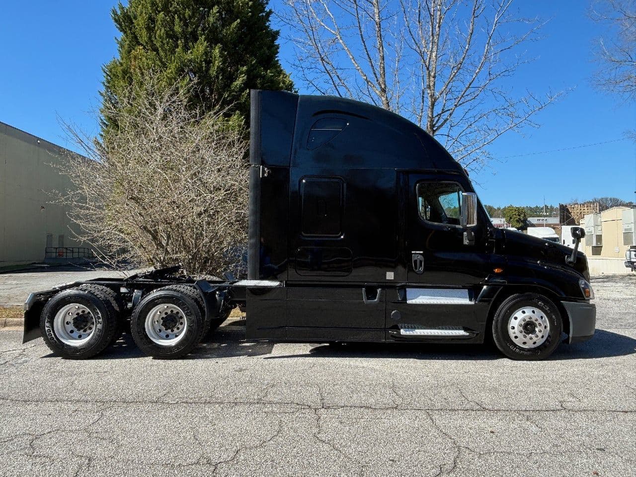 2020 Freightliner Cascadia 125 image 2