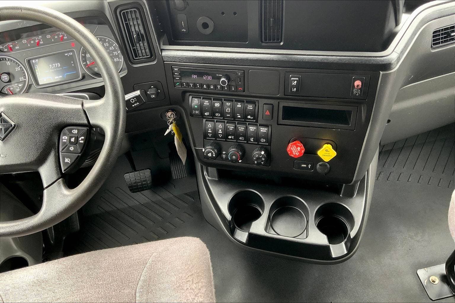 2022 International LT625 Sleeper Semi Truck - 56" Hi Rise Sleeper, Cummins 400HP, 12 Speed image 5