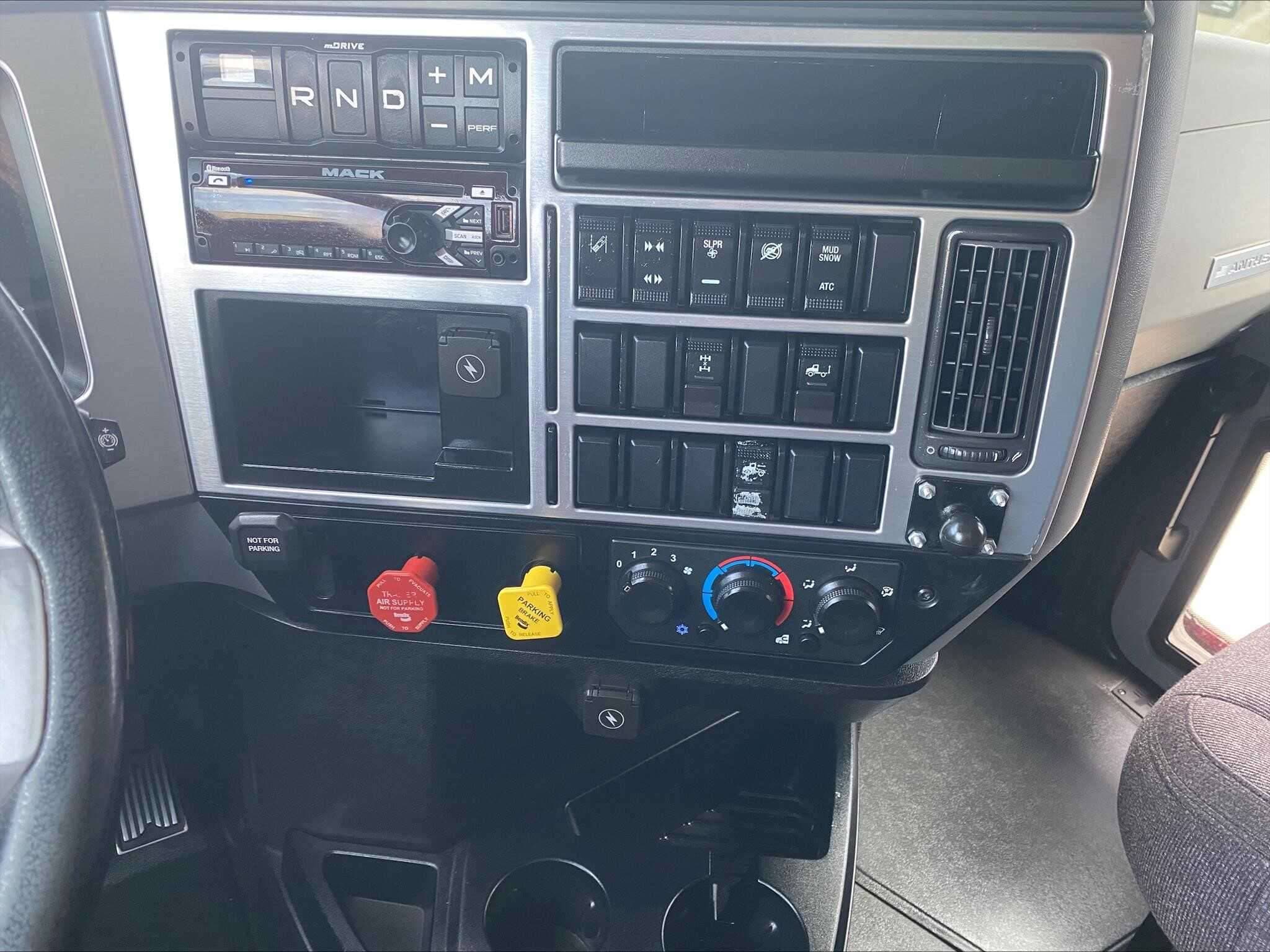 Used 2020 MACK ANTHEM Conventional - Sleeper Truck in Tulsa, OK image 17