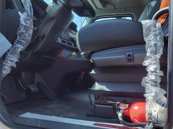 2025 Kenworth T880 image 13