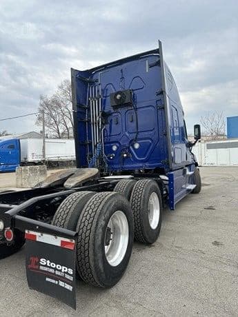 2018 Freightliner Cascadia image 11