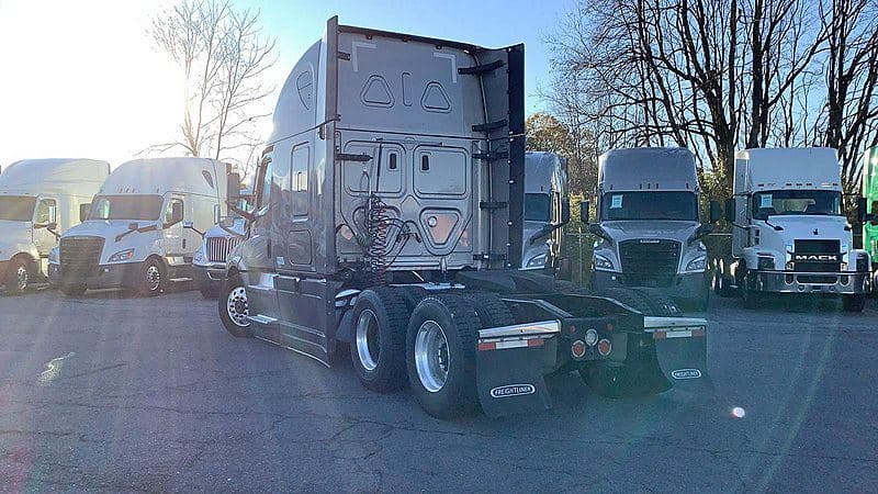 2024 Freightliner Cascadia 126 image 8