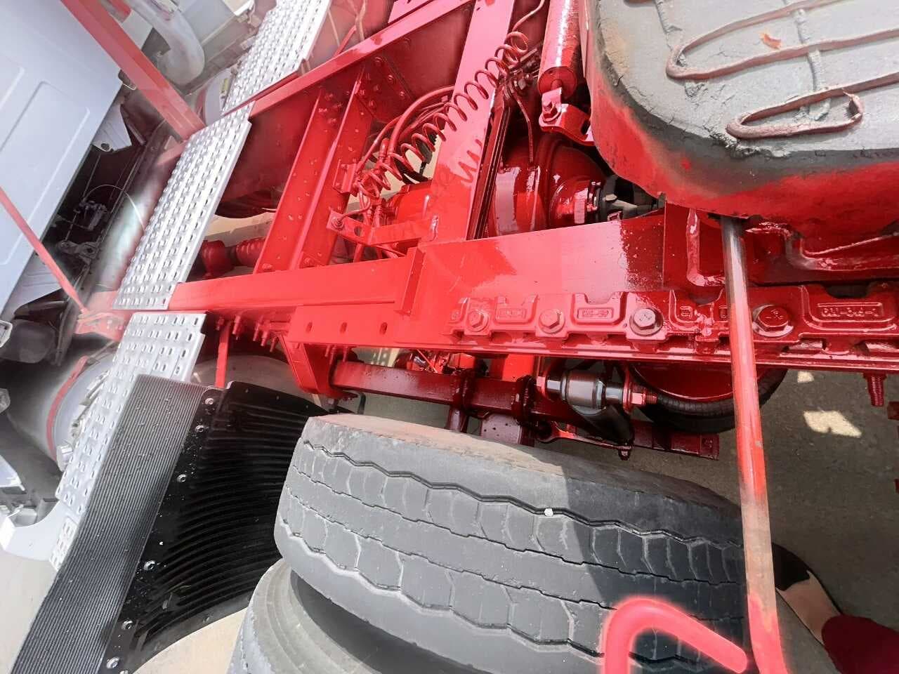 2020 Volvo VNL670 image 12