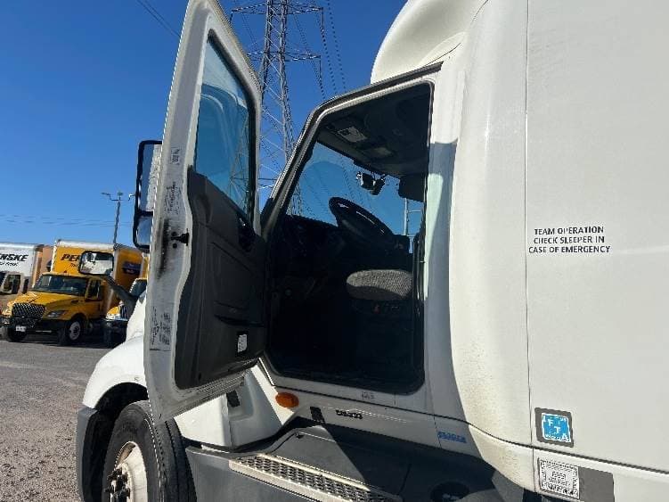 2023 International LT62F image 6