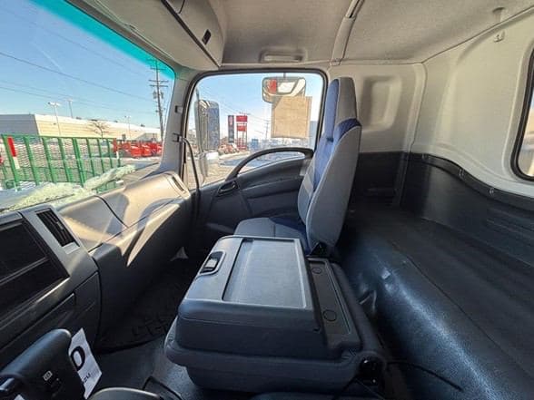 2025 Isuzu FTR image 13