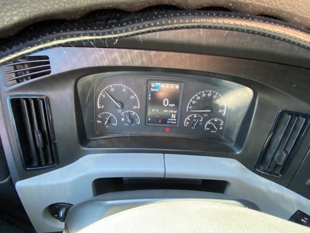 2022 FREIGHTLINER Cascadia CA126 * Tandem Axle Sleeper image 11