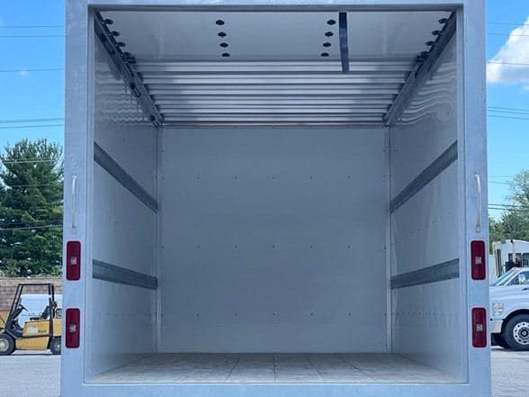 2025 Isuzu NRR image 13