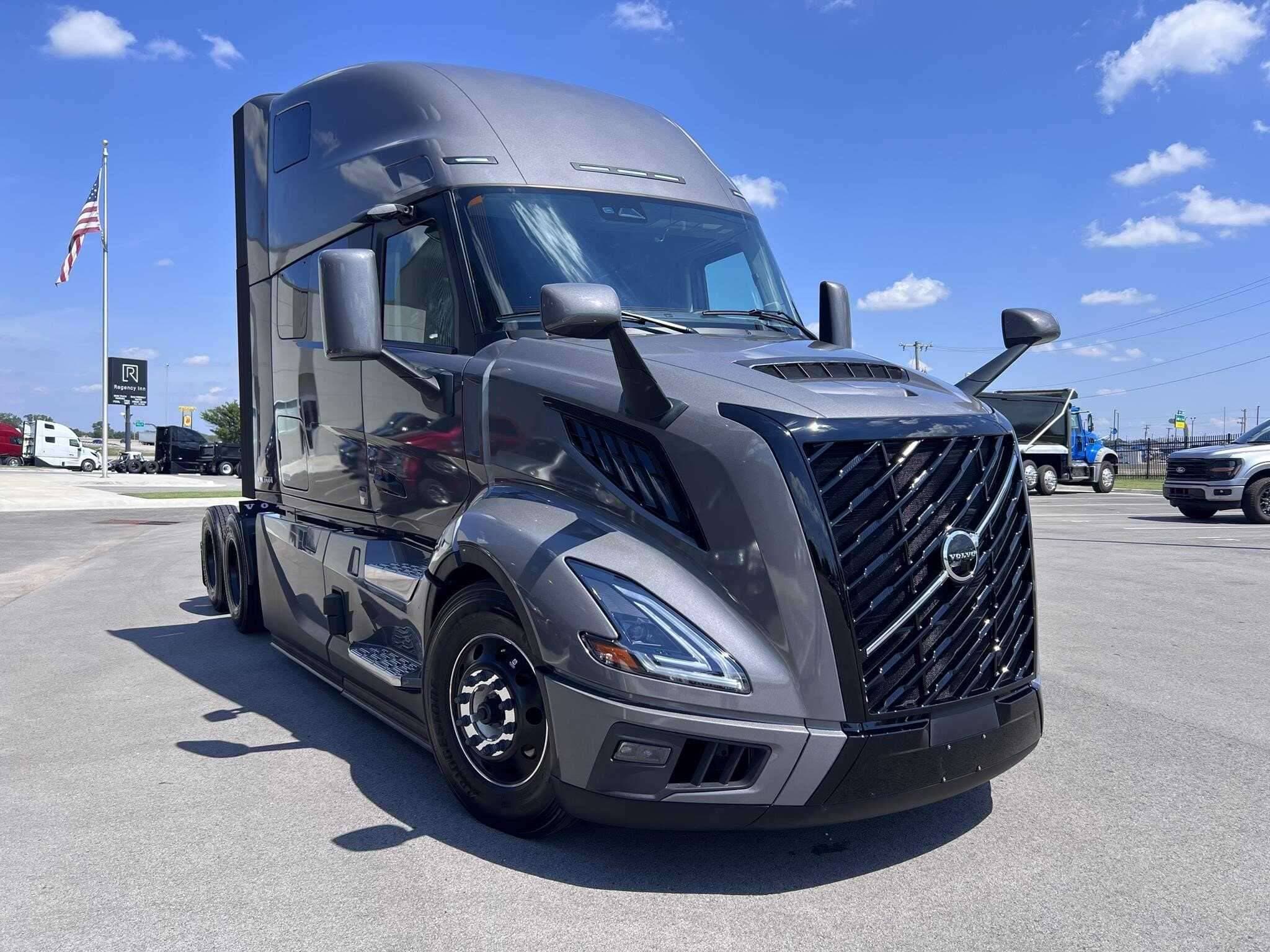 New 2026 VOLVO VNL64T860 Conventional - Sleeper Truck  image 4