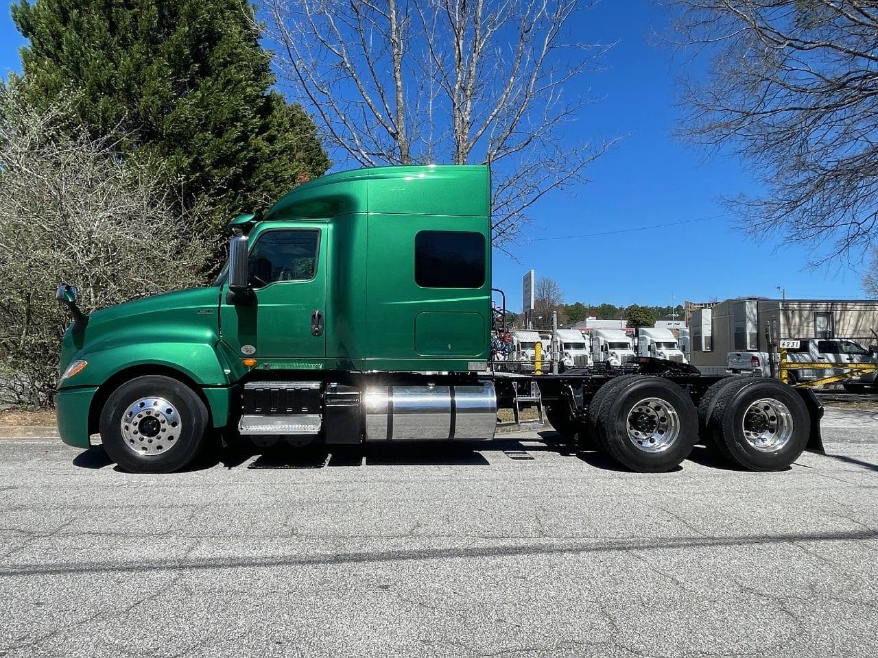 2018 International LT image 6